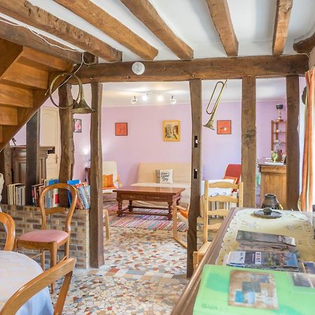 Chantilly ,Petit Dejeuner Et Table D'Hotes Possible Noyers Kültér fotó