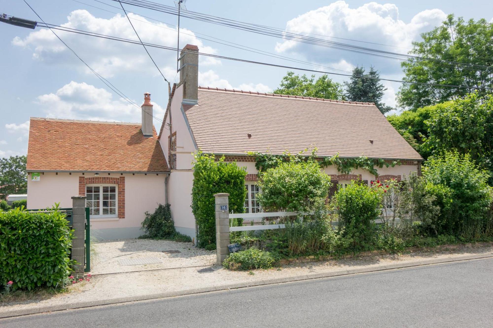 Chantilly ,Petit Dejeuner Et Table D'Hotes Possible Noyers Kültér fotó