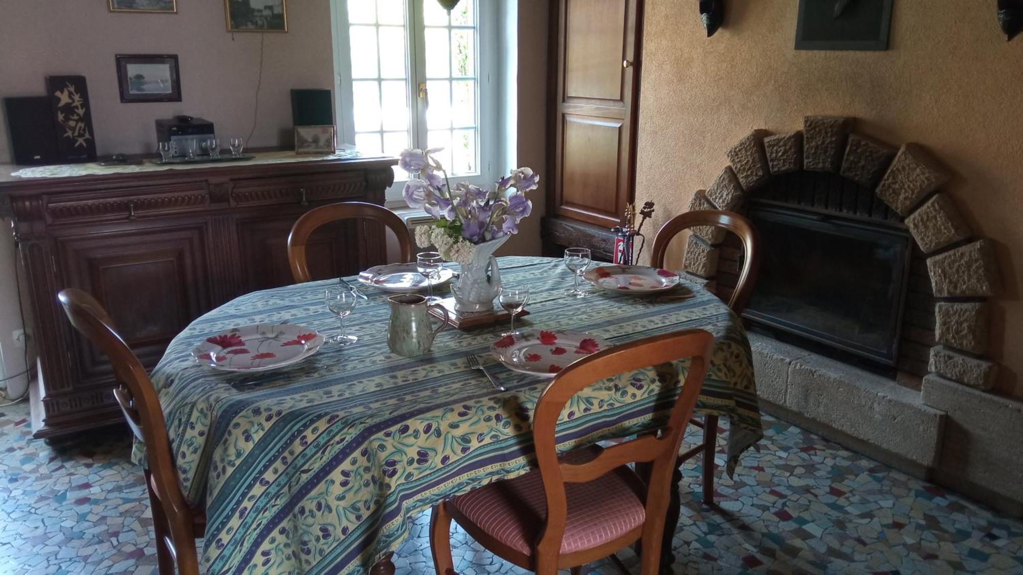 Chantilly ,Petit Dejeuner Et Table D'Hotes Possible Noyers Kültér fotó