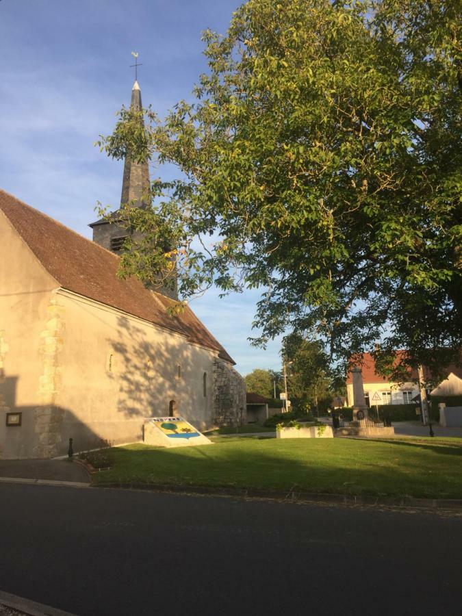 Chantilly ,Petit Dejeuner Et Table D'Hotes Possible Noyers Kültér fotó