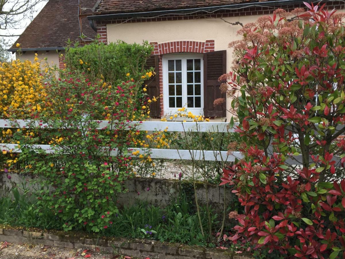 Chantilly ,Petit Dejeuner Et Table D'Hotes Possible Noyers Kültér fotó